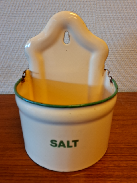 Gammelt madam blå i gult / grøn plus tragt hvor hanken mangler.